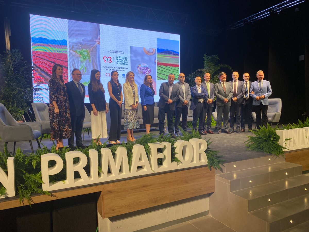 AgriculturAnd's tweet photo. @CarmenCrespoPP @AndaluciaJunta @Vperezrrayo @cverasanchez @AlmeriaJunta @aranchamartinpp @primaflor_es @ualmeria 🗣 @CarmenCrespoPP clausura las II Jornadas de la ‘Cátedra @Primaflor_es de Agricultura Sostenible y Alimentación Saludable’ de la @UAlmeria.
🚰 La consejera pide al Estado que #rectifique los #PGE y se declaren de #emergencia las grandes #obras de #desalación de #Andalucía https://t.co/PwlsK1Uk6K
