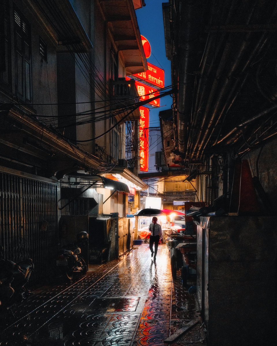 A lonely man in the rainy night.
