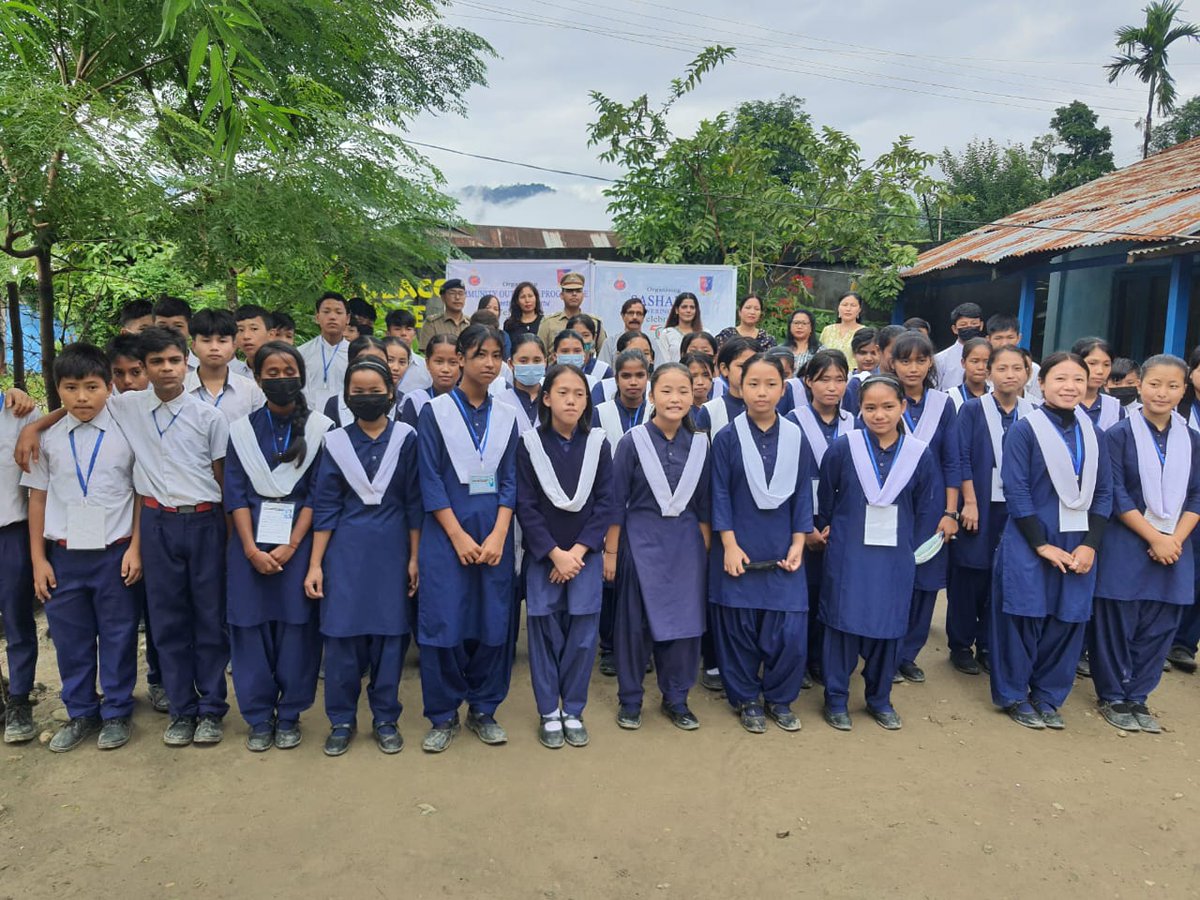 SpAalo's tweet photo. Reaching out to our student friends on drug awareness, cyber crime, law, justice system, josh talk. West Siang Police in collaboration with Shri Tumme  Amo, IPS     Shri Kennedy Bagra Shri Abhimanyu Poswal, IPS https://t.co/gsNLo1t15P