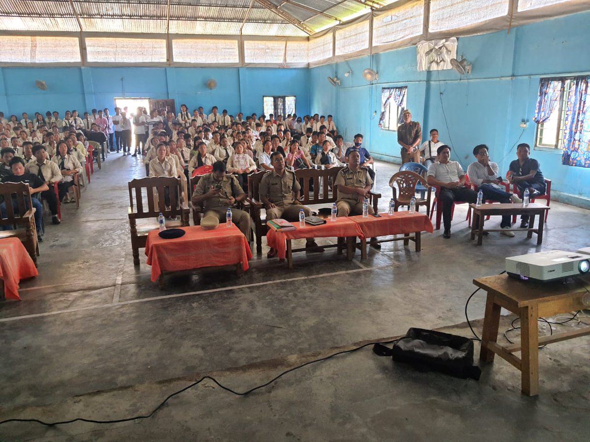 SpAalo's tweet photo. Reaching out to our student friends on drug awareness, cyber crime, law, justice system, josh talk. West Siang Police in collaboration with Shri Tumme  Amo, IPS     Shri Kennedy Bagra Shri Abhimanyu Poswal, IPS https://t.co/gsNLo1t15P