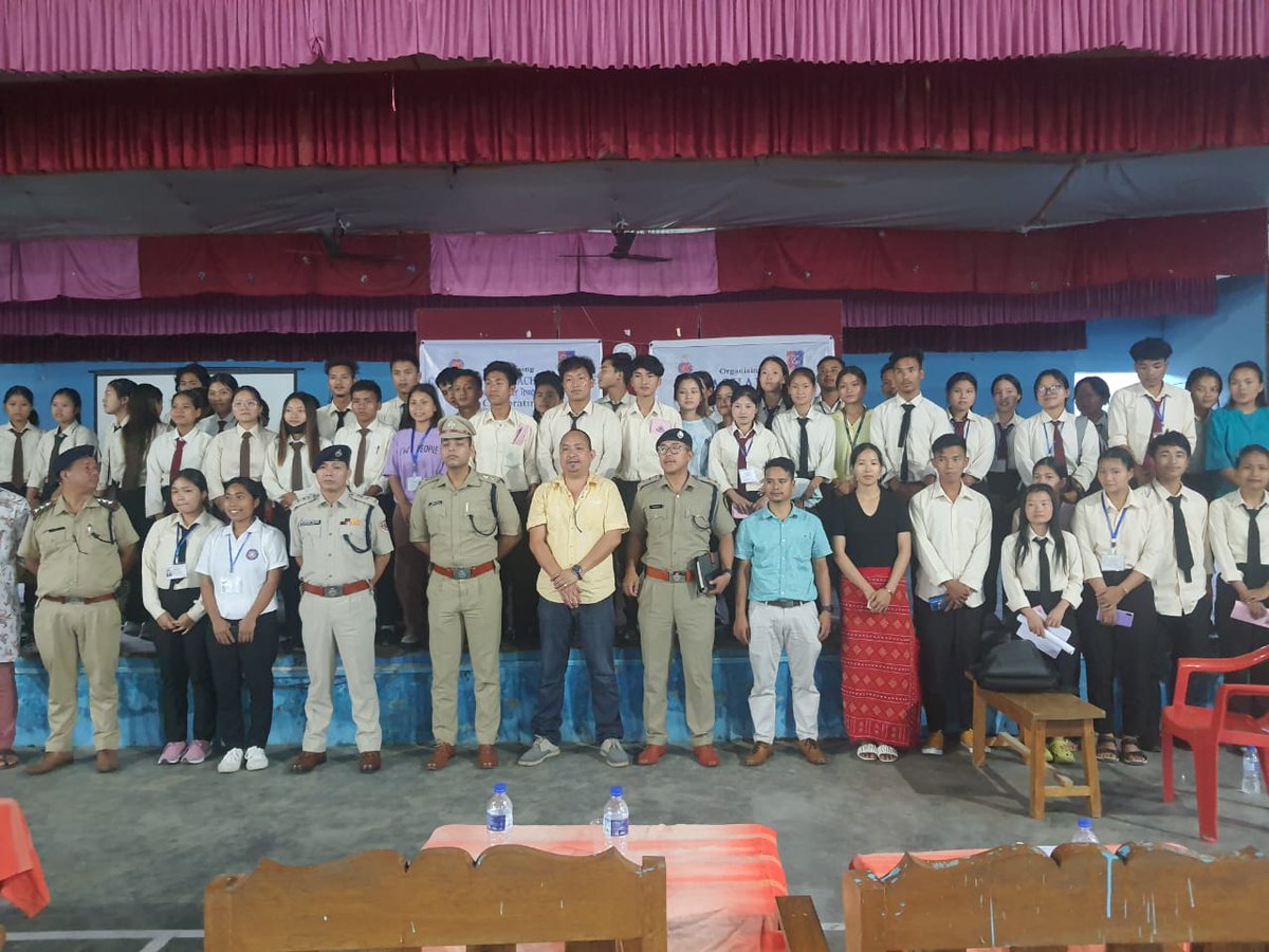 SpAalo's tweet photo. Reaching out to our student friends on drug awareness, cyber crime, law, justice system, josh talk. West Siang Police in collaboration with Shri Tumme  Amo, IPS     Shri Kennedy Bagra Shri Abhimanyu Poswal, IPS https://t.co/gsNLo1t15P
