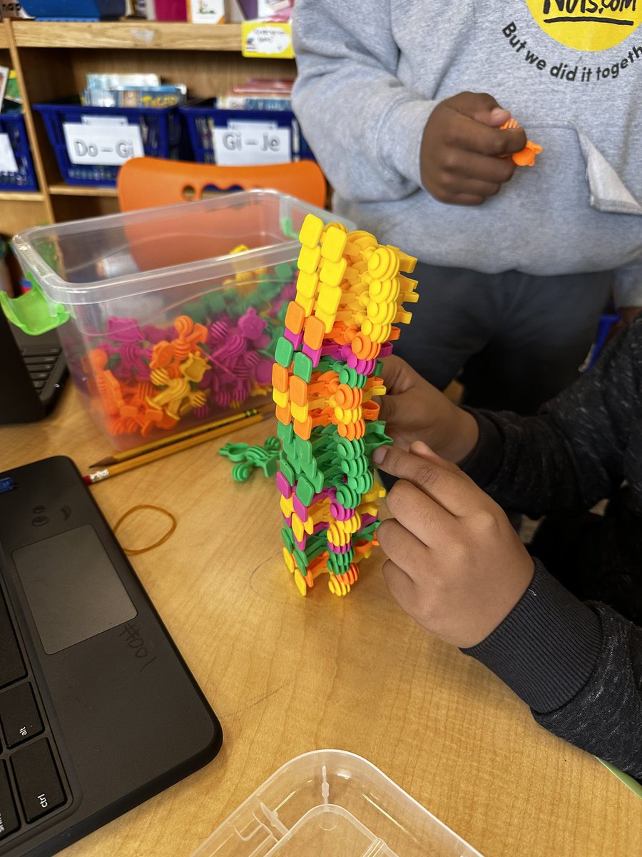 MsRamirez_FTPS's tweet image. Maker-space magic student college is in full effect! Todays challenge: the tallest tower @EASRomero_FTPS  @ITCA_FTPSchools @