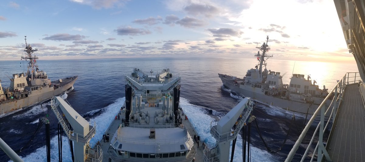 LCdr_KHoop's tweet image. Seeing double ? 

@nruasterix &amp;amp; @federalfleet just recently completed a 4 Point Multi-Station RAS where we transferred over 3000 Cubic Meters of Fuel and 100 pallets of provisions to our allies.

Outstanding job to the crew !

#readytoras #wethenavy #rcn