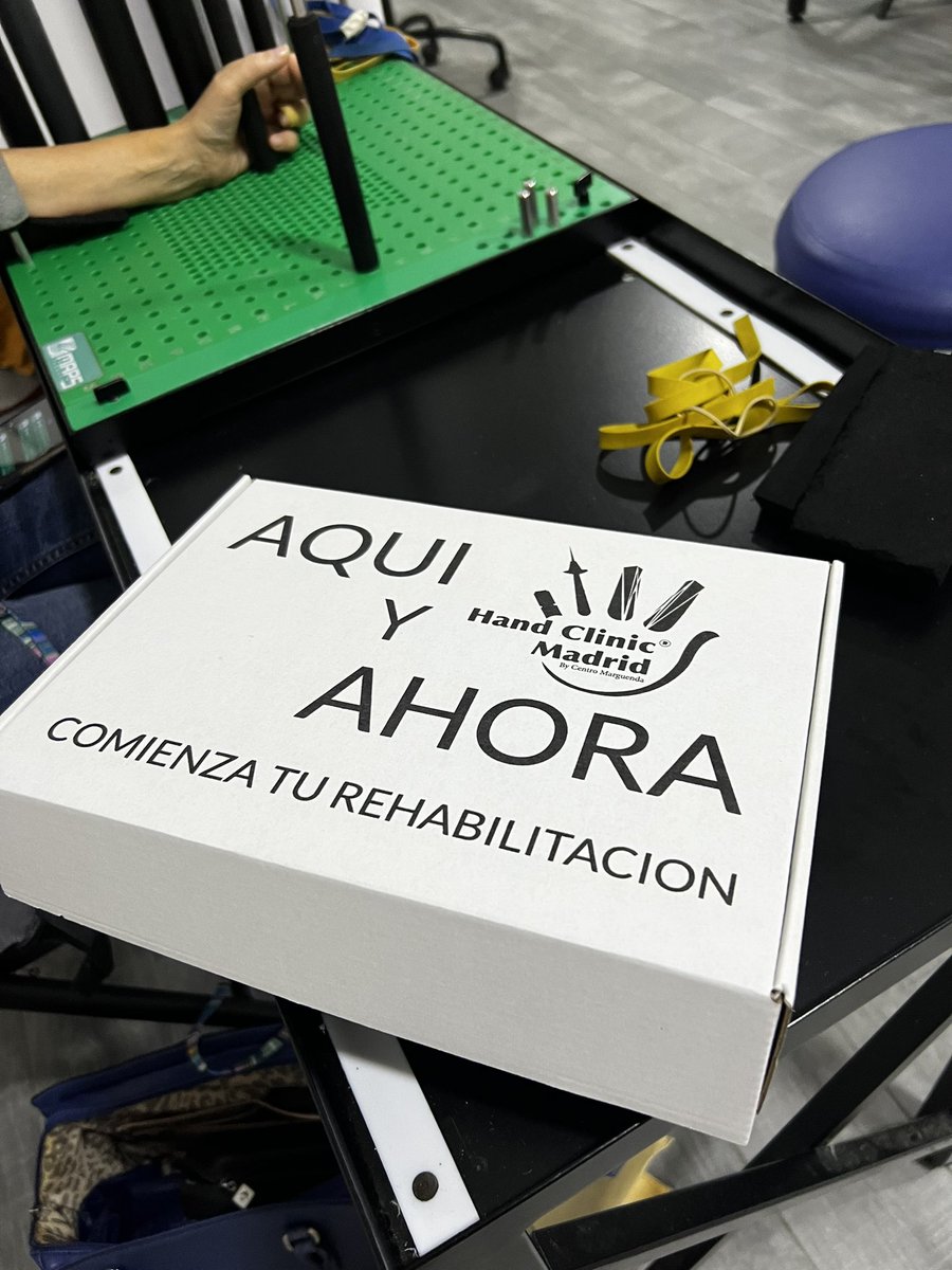 HandClinicMdrid's tweet photo. No hay nada mejor que un buen comienzo!! Así damos la bienvenida a nuestros pacientes! Nuestra #Handbox !! Pack starter de terapia de mano! https://t.co/XRmZRSJTV7