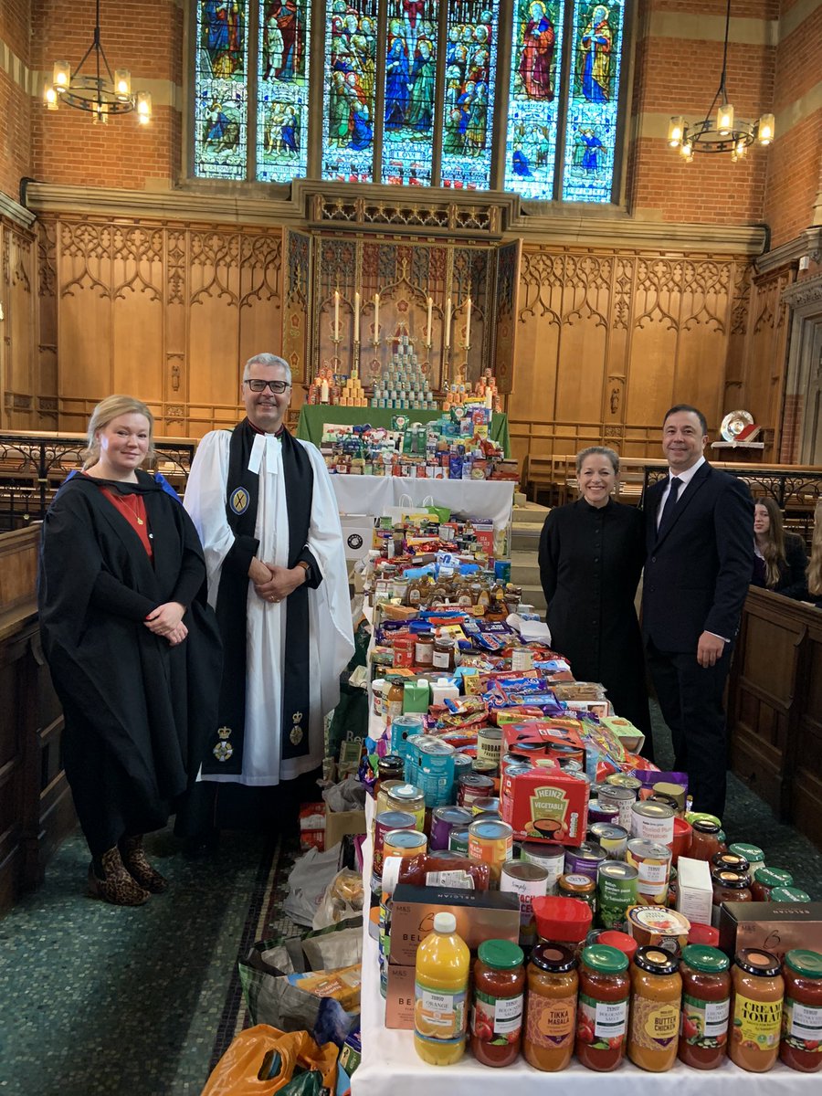 An honour to share about the work of the @EpsomFoodbank at @EpsomCollegeUK with @EpsomC_Chaplain last week. They donated an amazing amount, over 2 tonnes. And we loved the bake bean display. Thank you so much 😊
