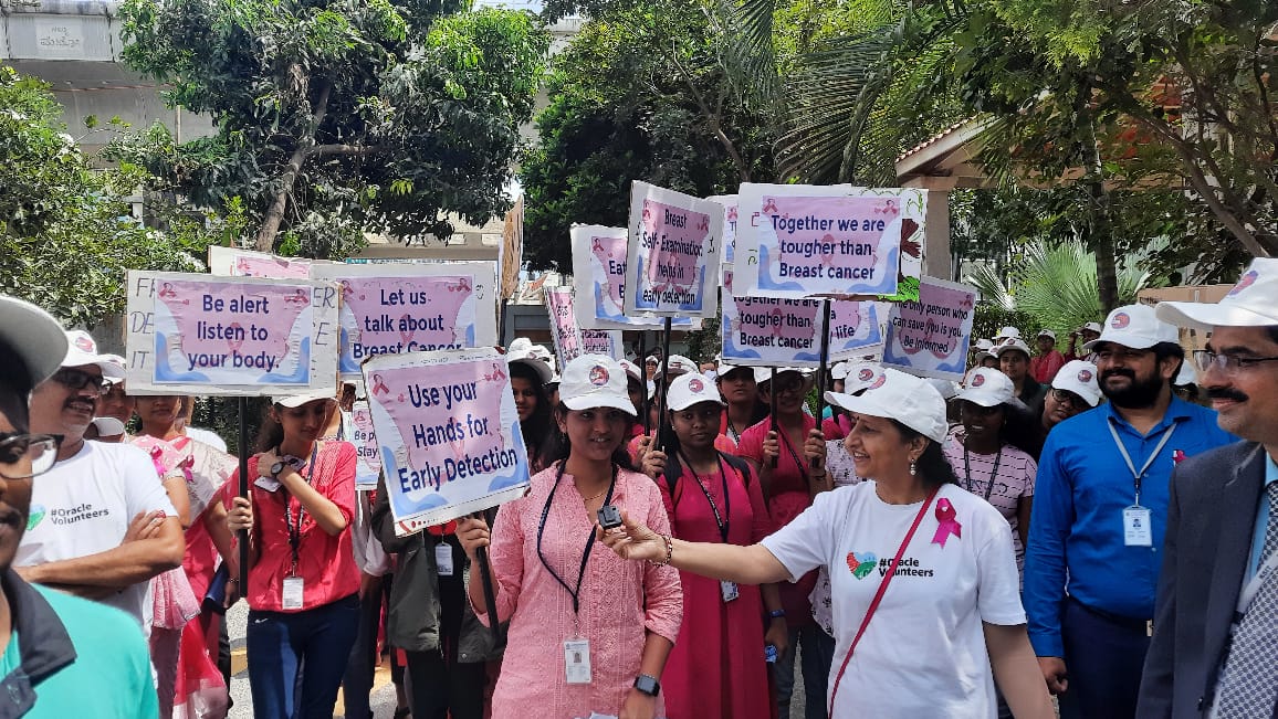 kamal_peter's tweet image. More young women are reporting #breastcancer. #oraclevolunteers @ICSBangalore make girls aware & alert #breastcancer.Empowering them on risk factors, symptoms, treatment options #BreastSelfExamination is Dr. Mathangi. Health promotion, early diagnosis are key. No myths, stigma.