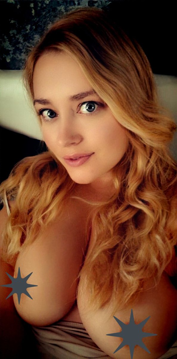 Kimmi_Kaiy's tweet image. No glasses or bra RT if you want to see no panties