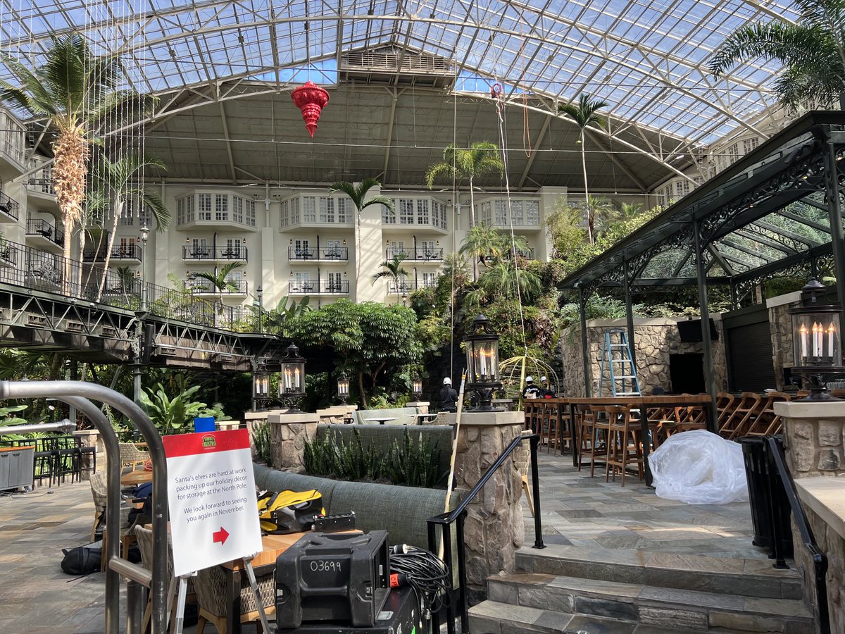 MikeSalvarezza's tweet photo. Walking to the @ARMA_INT #infocon in the Gaylord Opryland resort. They’re setting up for Christmas! It’s not even Halloween yet! Looking forward to ARMA’s education sessions. After the holidays, look towards the @MERconference for more!!! https://t.co/cSiOcREG98