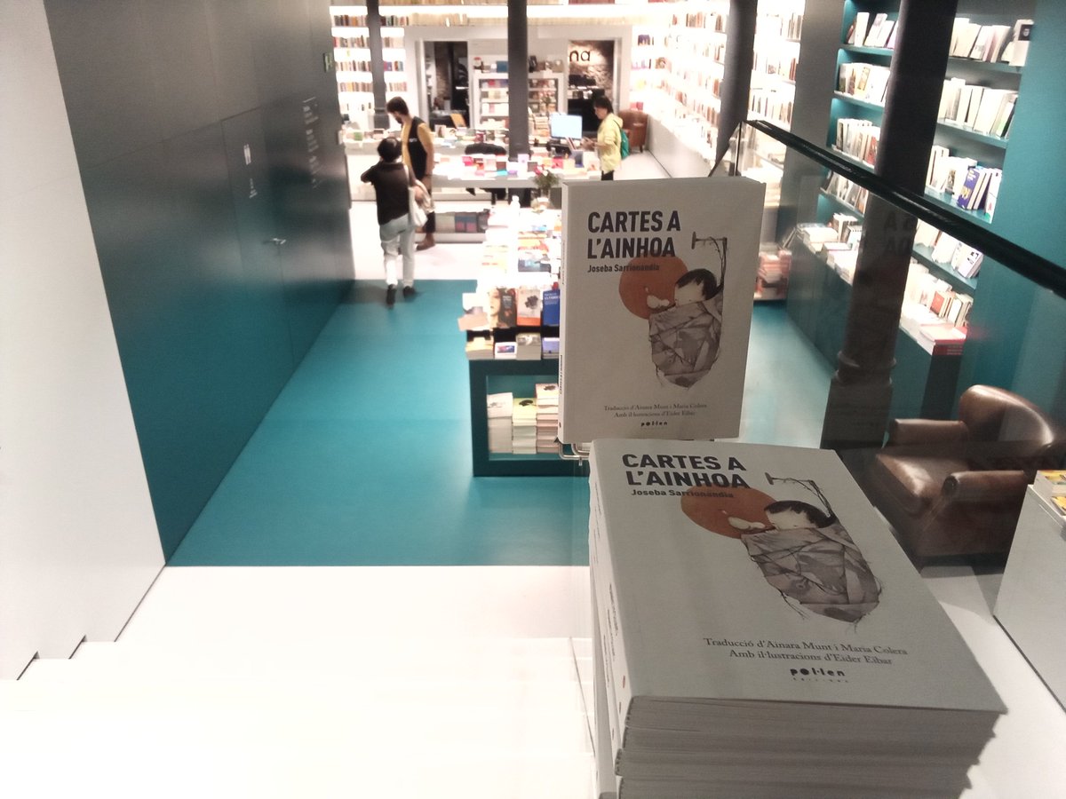 pol_lenedicions's tweet photo. Visita a @OnaLlibres per a ultimar detalls, gràcies @iolandabatalle i #PilarMaurell x l'entusiasme i x fer-ho possible.
Atentes a les xarxes per a reservar plaça, Sarrionandia a Barcelona.
@Euskaletxeabcn @victorsunyol https://t.co/kVafN2qxnP