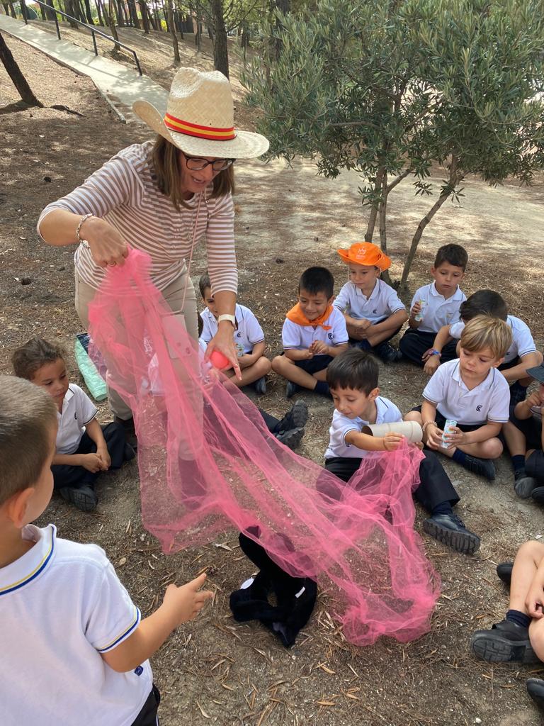 InfantilTajamar's tweet photo. A través del proyecto "somos exploradores" 🔎 nuestros alumnos de #4años van a descubrir los animales que viven en #laSelva 🐒
¿Nos acompañas en esta aventura?
#proyectoABP #Descubrimiento
#FomentarElAsombro https://t.co/6PxyBNUARs