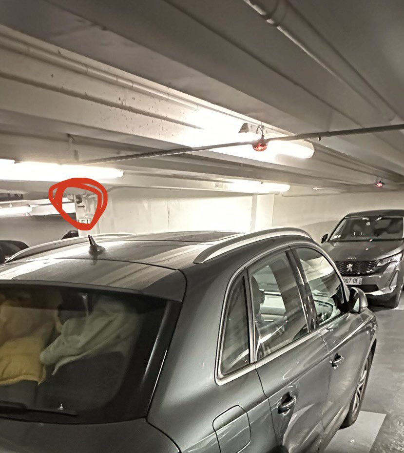 payer un parking sous terrain sécurisé 42€ par jour pour que n’importe qui y est accès, puisse péter ma voiture et se servir pendant que l’agent de sécurité de nuit n’en ait rien à foutre, tout ça sous les yeux d’une caméra de surveillance. Bravo et merci @GroupIndigo_ 👏