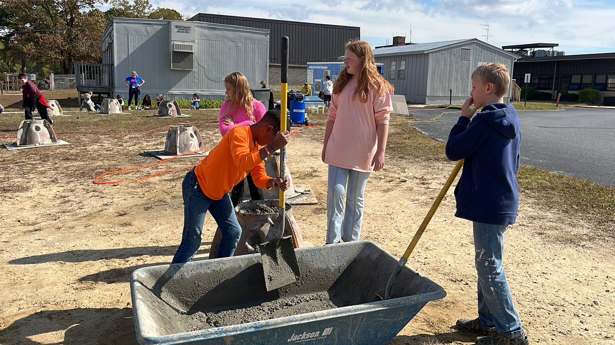 5th graders making oyster reef balls