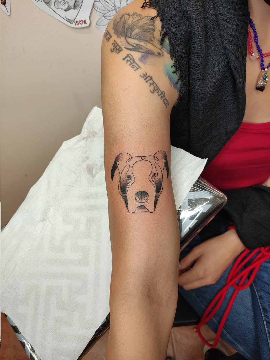BrushInkTattoo's tweet photo. Ayer en Kitsune Tattoo estuvimos trabajando a destajo en el flashday solidario.
Recaudamos un total de 1055€ para la asociación canina de Leganés! 🥰🥰🥰
Os dejo por aquí los tattoos que hice 💙 https://t.co/VLhP7Ckzzs