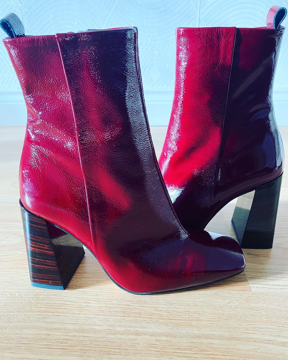 pineapplegiftco's tweet photo. Hey Pineapple peeps! I know I’m not the first to mention the C-word - CHRISTMAS! - so let’s get the party started!
.
Check out these fabulous new-in party dresses and funky burgundy patent boots - they’re a little bit special, huh? 
.
All available for £35 and under! LINK IN BIO https://t.co/NJvy0Gnl8P