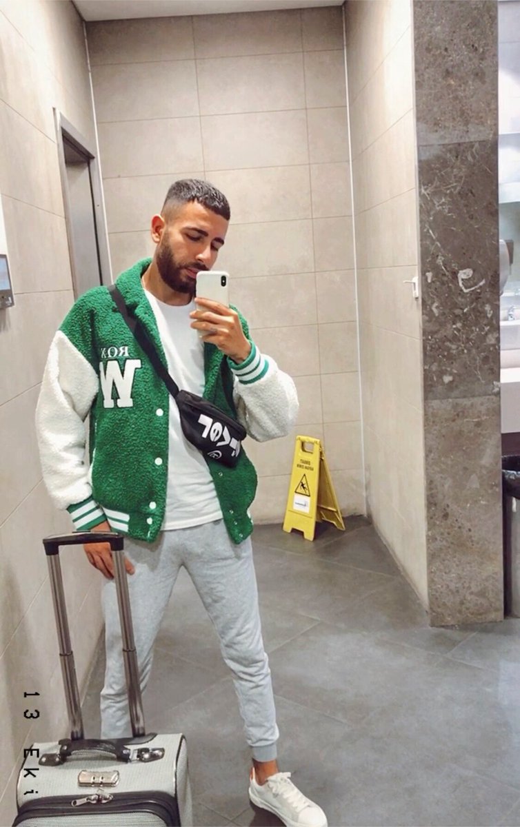 Taksime yakın kalıyorum yerim var ciddi kişiler 
#istanbulgay #taksimgay #sisligay