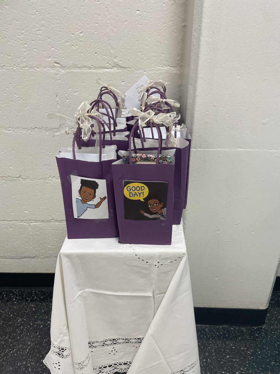 Thank you ESE Extended Leadership for helping the Rays of Sunshine put together this amazing spread! We love all of our ESE Leaders! @LetsBrockItOut @mindfulamyz @ShandraSupports @Shille_E @LaTonya_Brown13 @iam_SGreen @IamNicollegrant @LMCoxton @HCS_YSmith @SHammonds_