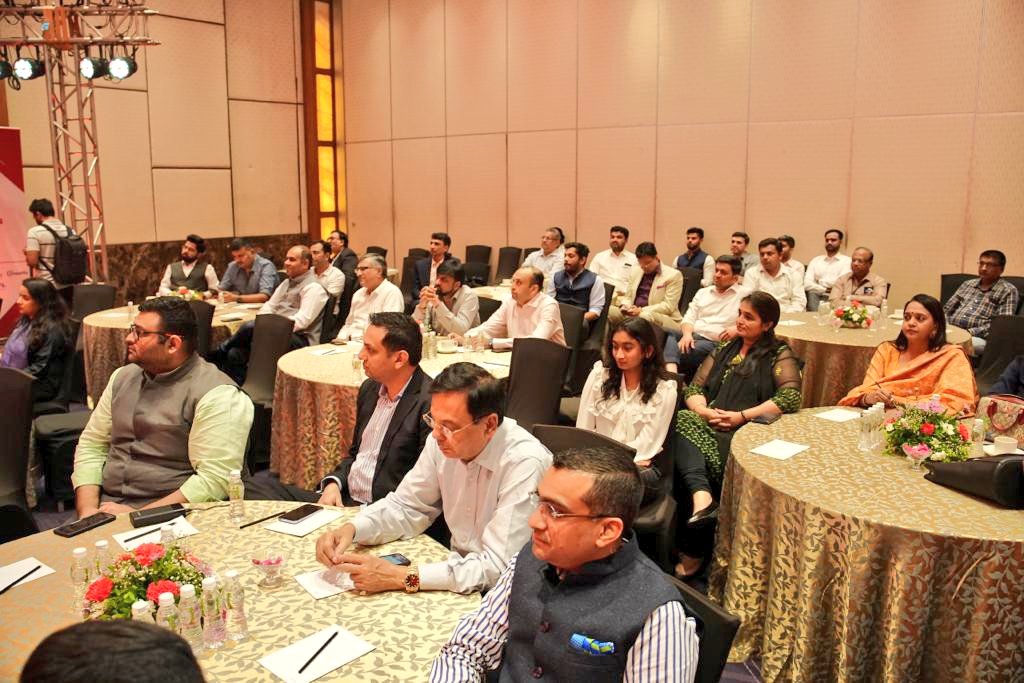 RajeevRC_X's tweet photo. Met industry leaders in a meeting org by TiE #Ahmedabad

Discussed how #NewIndia under PM @narendramodi Ji, is shattering old narrative of a leaky n dysfunctional democracy &amp; becoming a hub of innovation n entrepreneurship drawing global awe &amp; respect

#RCInGujarat https://t.co/R2WBsXYqZQ