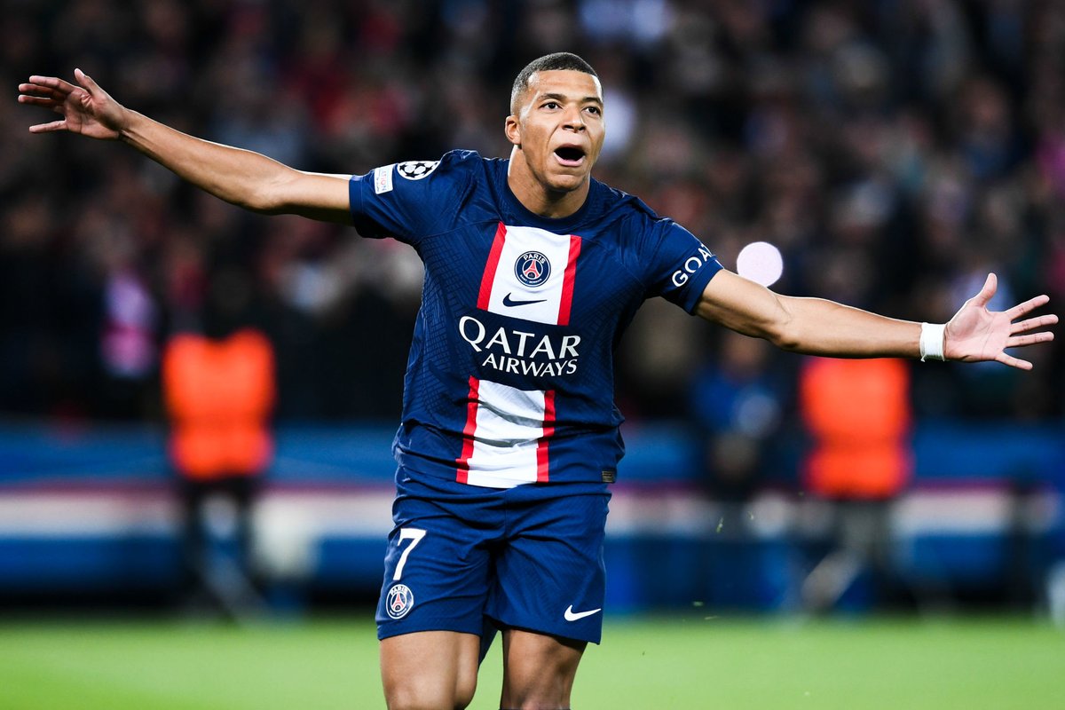 ActuFoot_'s tweet photo. Kylian Mbappé est dans le Top 10 du #BallondOr pour la 5e année d'affilée. 🇫🇷🔥 https://t.co/zrzzPL7yzQ