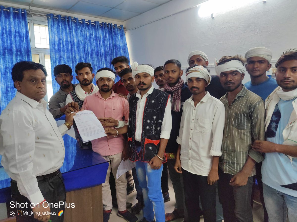 Kadana bpvm द्वारा संतरामपुर के संत माना पारगी कि शिरा पर को ऐक आस्था का एक स्थल है वहा पर कोई और का चोक ना बने उसी सीलसीले में मामलतदार ऑफिस कडाना में आवेदन दिया गया।

#bpvm_mahisagar 
#bpvm _santrampur
#bpvm_kadana
#bpvm_khanpur