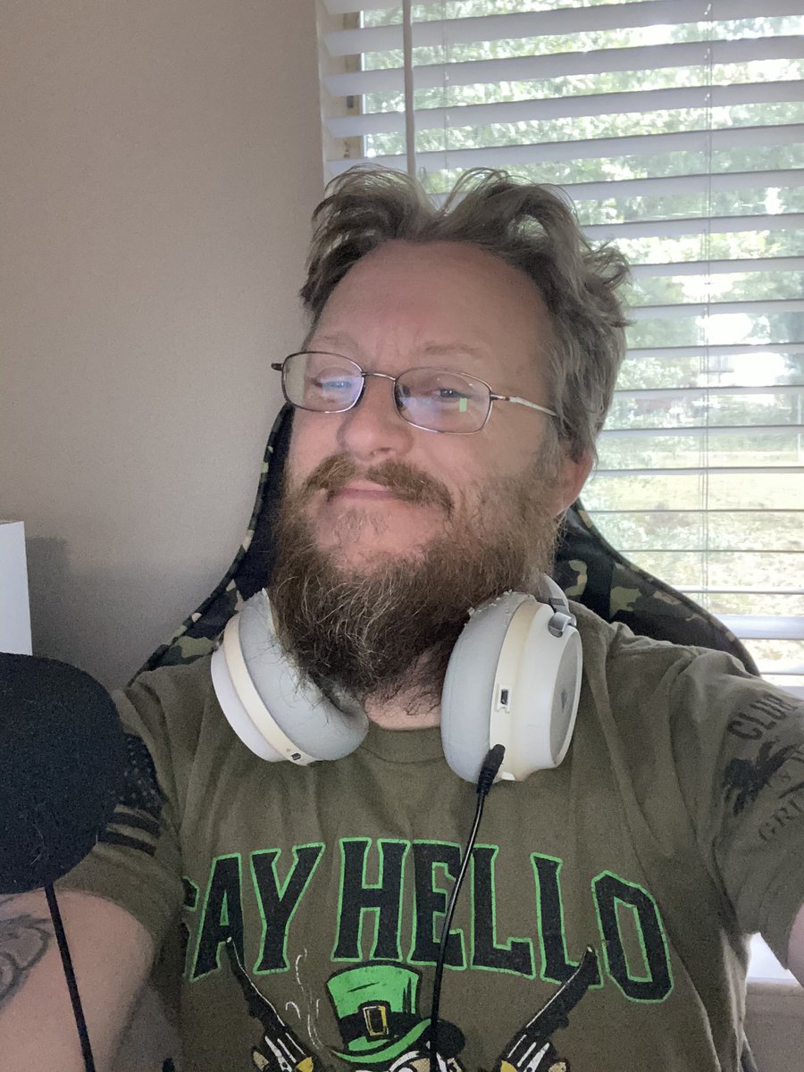 designsbydonut's tweet photo. Always smiling when I game https://t.co/avFEtp93oe