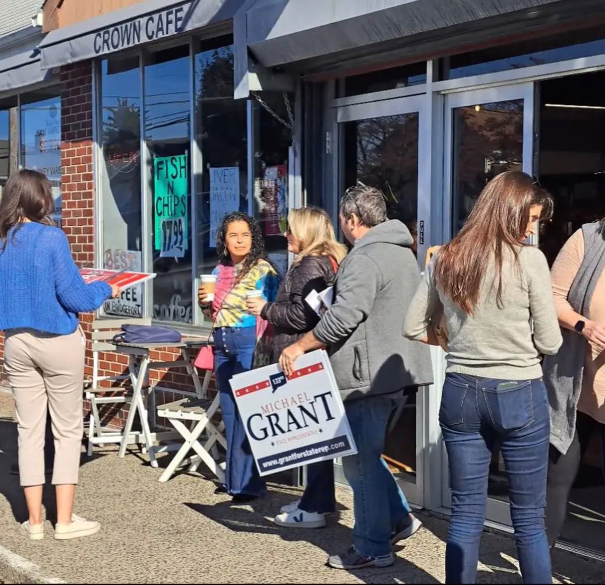 JaymeStevenson's tweet photo. It was a beautiful, fun, and productive Saturday morning in #Bridgeport with @Jkordas2022, @MikeGrant262, and friends/volunteers to get out and walk the neighborhood.
#TeamJayme #uscongress #championforconnecticut https://t.co/OpNEKSFt7S