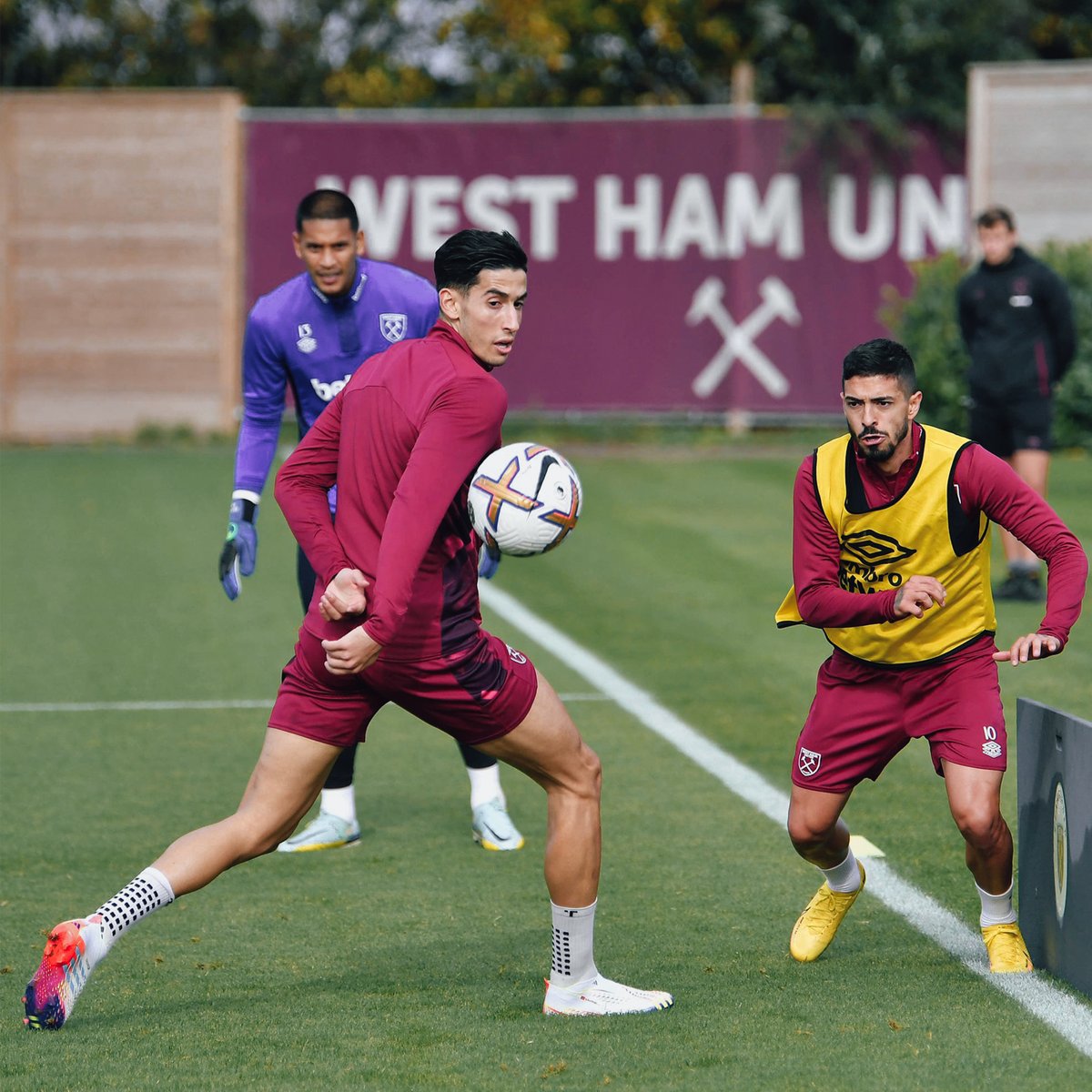 AguerdNayef's tweet photo. Happy to be back on the pitch 🔥
Loading…⏳

#COYI #WHU https://t.co/gsg38H4QaV