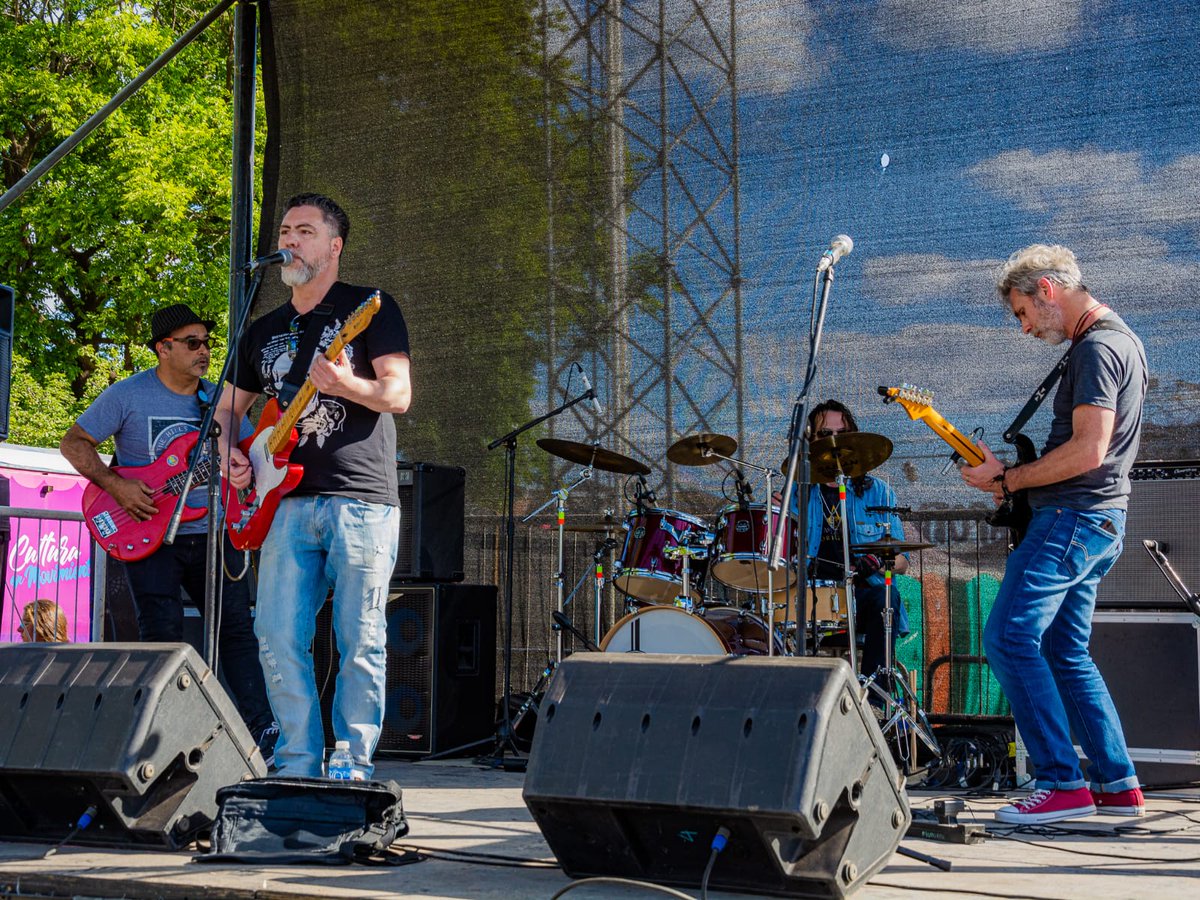 EstimadosR's tweet photo. Estimados Rockers en la 59º Fiesta Nacional de Flor en Escobar https://t.co/tl9aNNWeDb