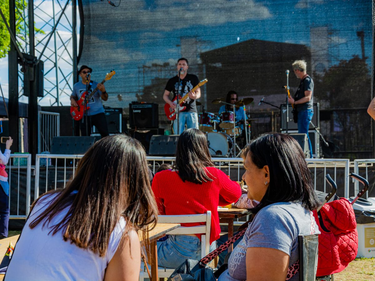 EstimadosR's tweet photo. Estimados Rockers en la 59º Fiesta Nacional de Flor en Escobar https://t.co/tl9aNNWeDb