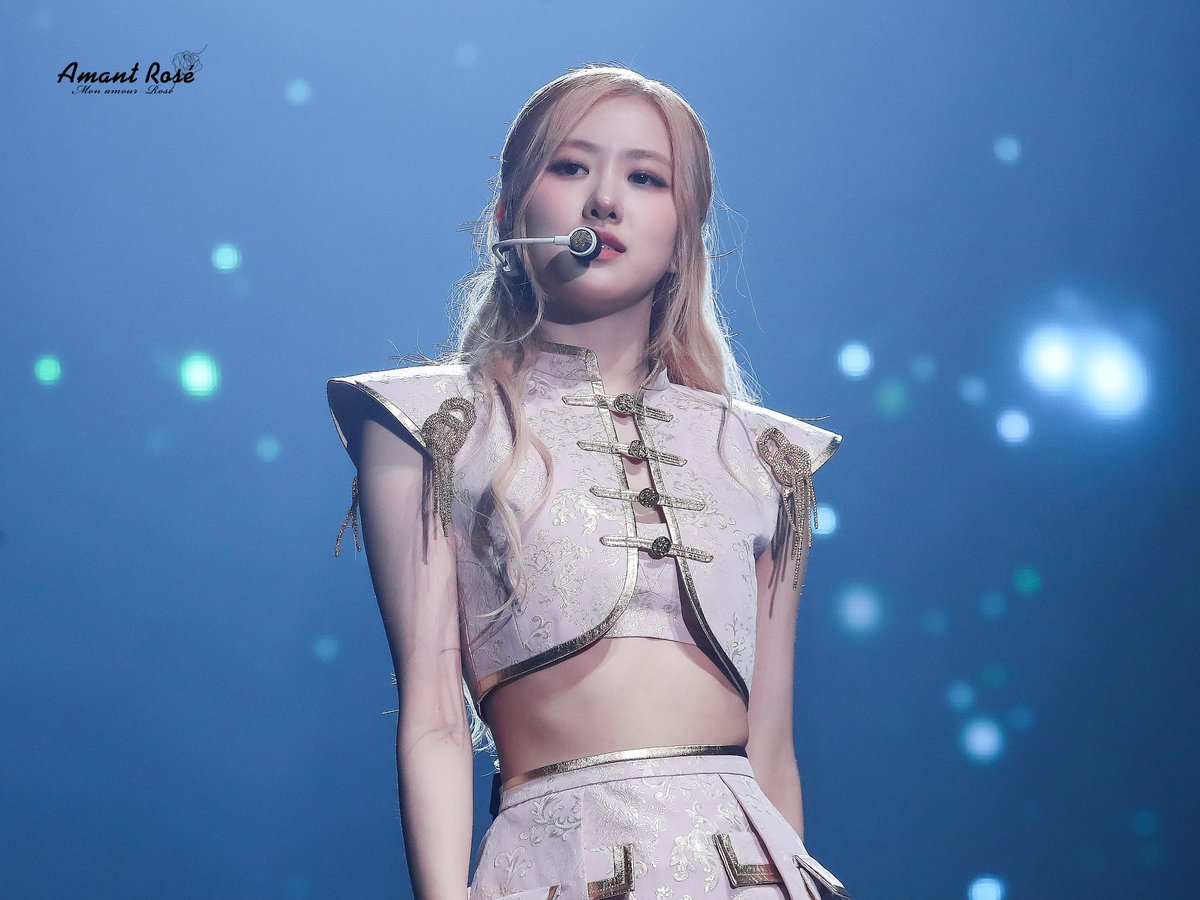 Amant_Rose_'s tweet photo. 221015 
BORN PINK SEOUL CONCERT 🖤💗
HQ

#블랙핑크 #로제    #ROSÉ    
#BLACKPINK #BORNPINK
@BLACKPINK https://t.co/y5MrY0vlB3