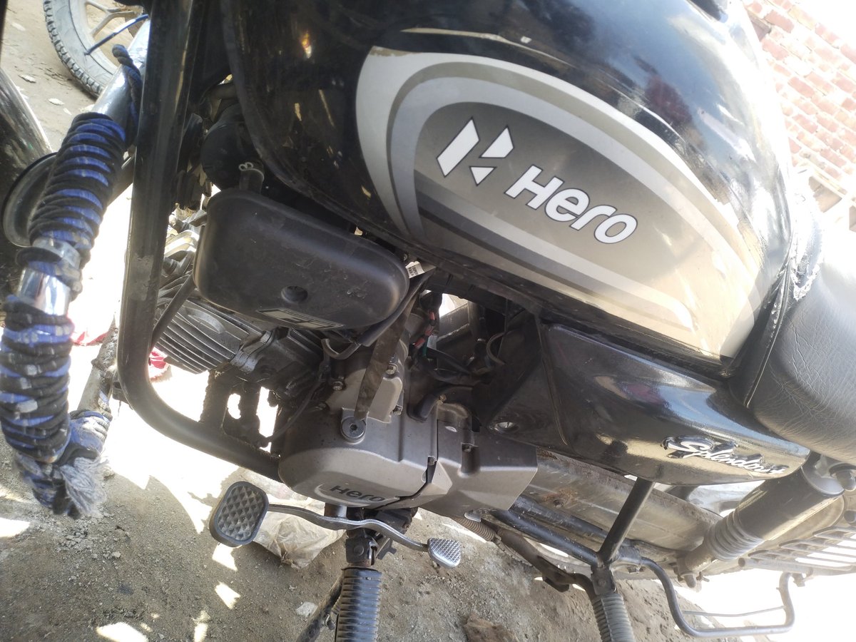 VIKASGOTHAM1's tweet photo. Hero Campany logo ke dhoka krti h service ke naam pr bs paise lete h or koi service nhi krti bs bill bnanne ke liye krti  hero ki bike koi mat khridna bhaiyo nhi apko hi lutegi 11 month m ye hall kiya h jo ki time to time service hui h hero Campany logo pagal bna rhi h https://t.co/iuPdOfCQoB