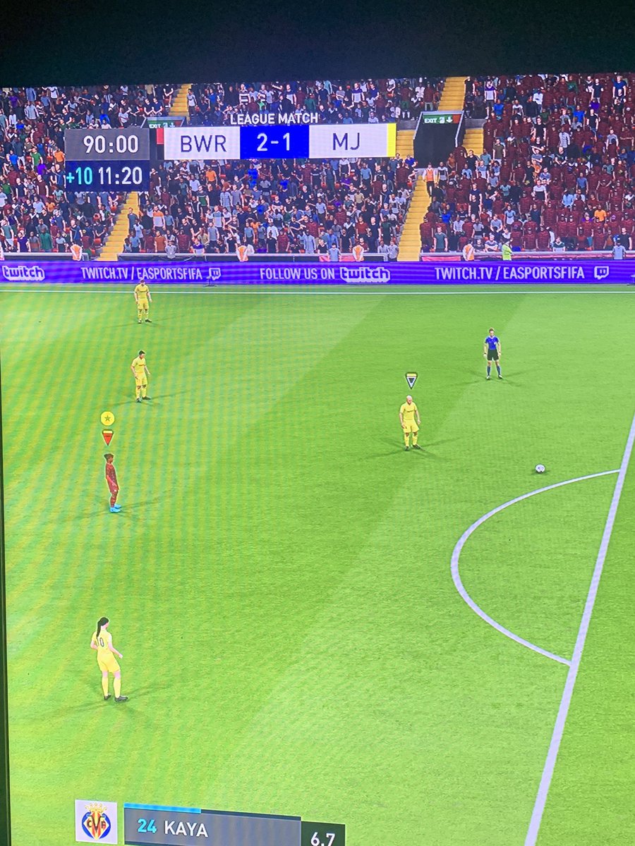 Tom_Lee_THFC97's tweet photo. @EASPORTSFIFA help please, the game won’t end and the opposition over free kick won’t leave https://t.co/wstYabrEo8