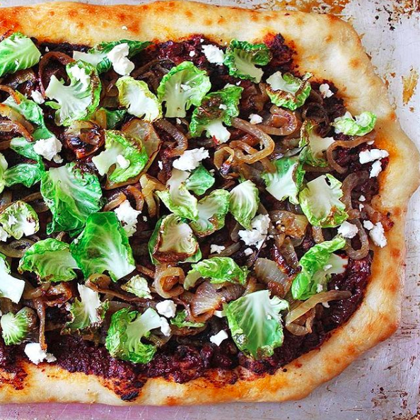 Flatbread Friday ! 😋 Start your weekend with a night in and this Brussels Sprouts &amp; Goat Cheese flatbread for a delicious dinner. 

Get Recipe: bit.ly/2U4RxQb
