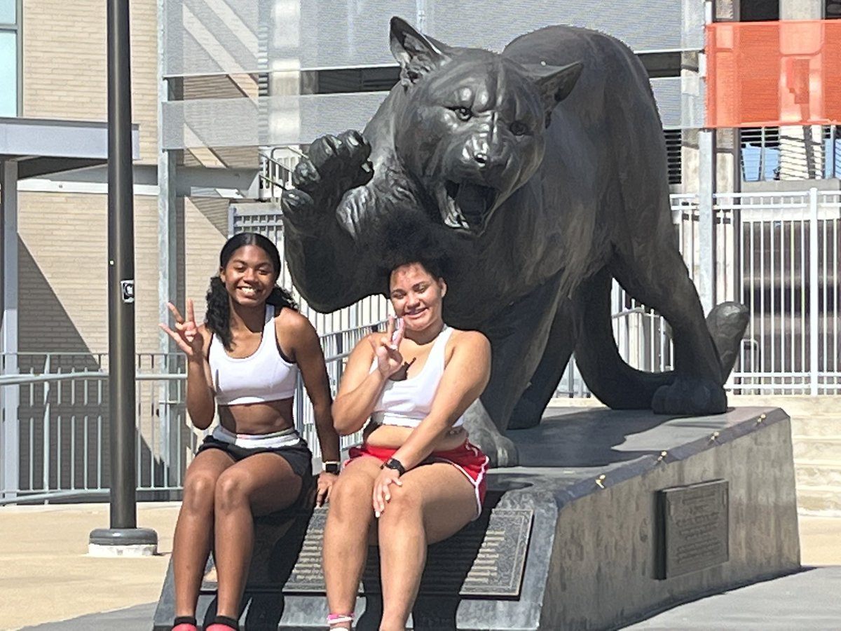 spiritofHHS's tweet photo. Our All American teammates Eva and Maliah at the College Cheer Prep Clinic this past weekend @UHcheerleading! #WildcatCheer 💜🤍📣 https://t.co/Hex8XxCdPh