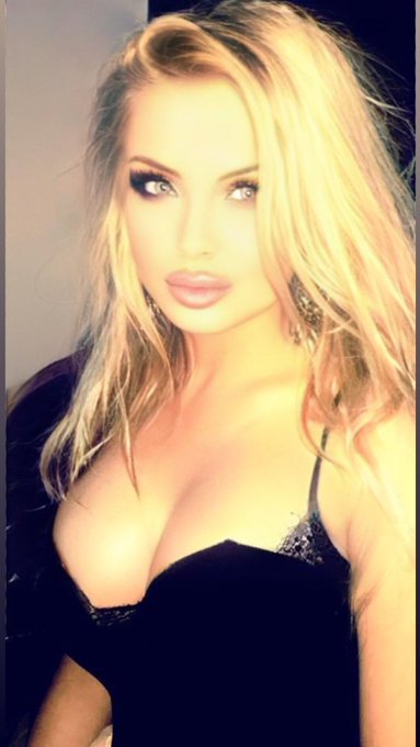 #left or #right ? #boobs or #ass ? https://t.co/6RWhhZEeNN<a href="/tag/left"class="tags">#left</a><a href="/tag/right"class="tags">#right</a><a href="/tag/boobs"class="tags">#boobs</a><a href="/tag/ass"class="tags">#ass</a>