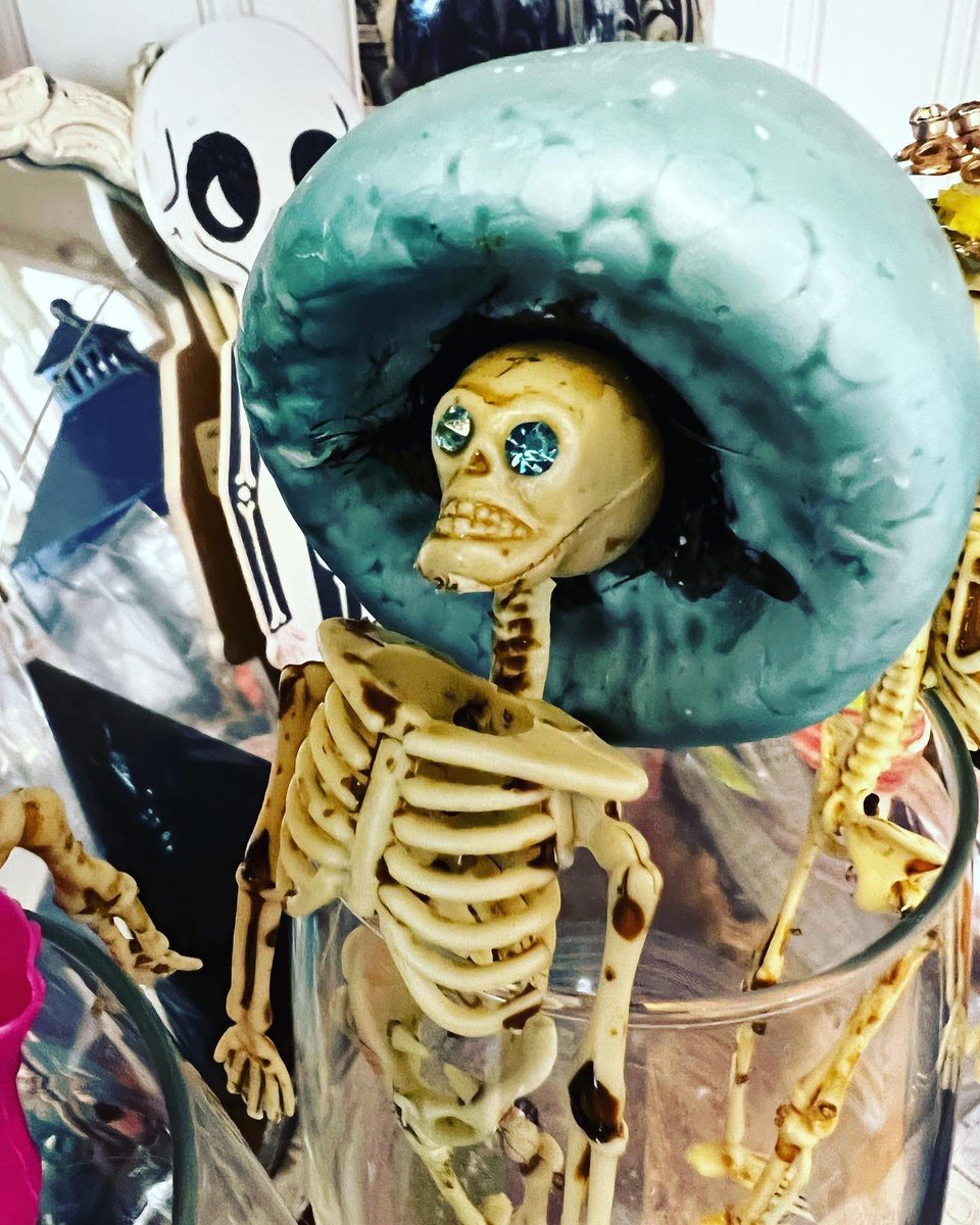 TheRealBrigofCA's tweet photo. #Halloween #halloweencostume for Skeletons- what’s your skeleton personality? https://t.co/eVvBDgnVuD