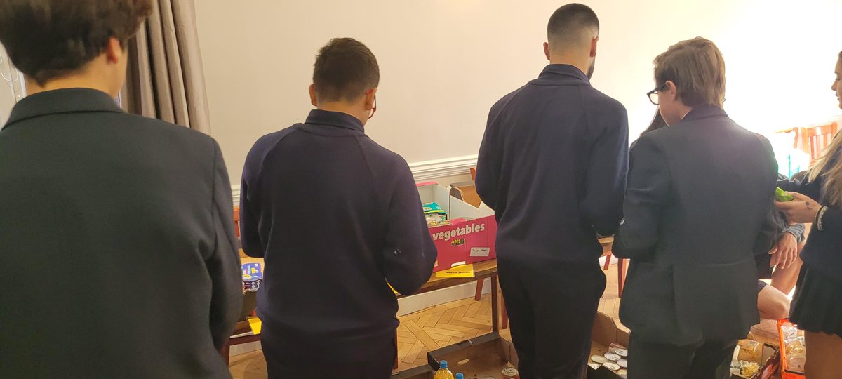 BarnetFoodbank's tweet photo. We welcomed 26 children from @ark_pioneer last week who came to learn more about the Foodbank and to help us weigh, sort and pack away one of our large Harvest collections from St.Thomas Church in Oakwood. This is community in action! Thank you❤️
#barnetfoodbank #harvest https://t.co/2HjsbsC5o8