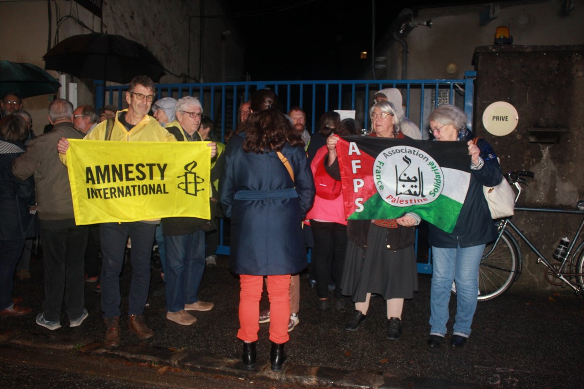Amnesty121's tweet photo. Présentation par @jcsamouiller et @jggreilsamer  du rapport d'Amnesty International sur l'#apartheid en Israël-Palestine censurée au Chesnay.

Communiqué de presse👉 https://t.co/NiQDW6haz7

@amnestyfrance @AFPSOfficiel @contactujfp https://t.co/1nMe9pM32Z