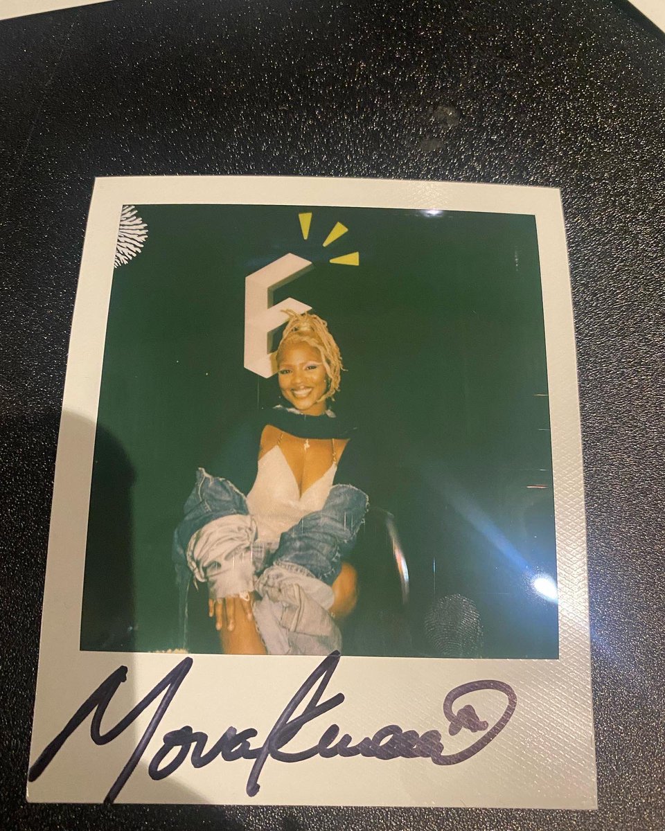 MovaKween's tweet photo. @ClapForEncore studios 💚🛸 https://t.co/SUZxNzMjxX
