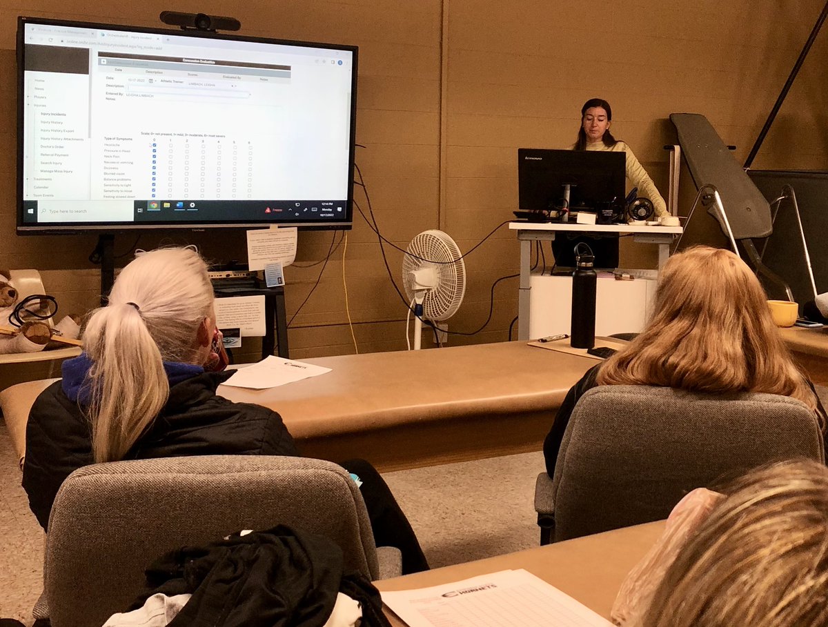 Head AT Leigha guest lecturing on PPE and Concussion resources with the entire MSAT program 🧠😶‍🌫️ #stingersup