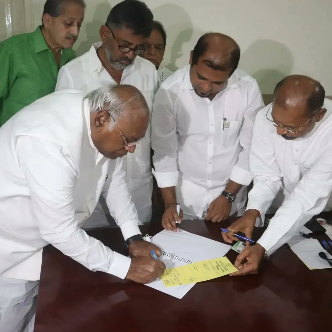 NagoreVsa's tweet photo. Great moments in my life today to get an opportunity to work as an election officer today to @kharge ji in #Karnataka 

Thank you for the opportunity  sister @SyedHazeena ji https://t.co/D1JHgWkxnQ