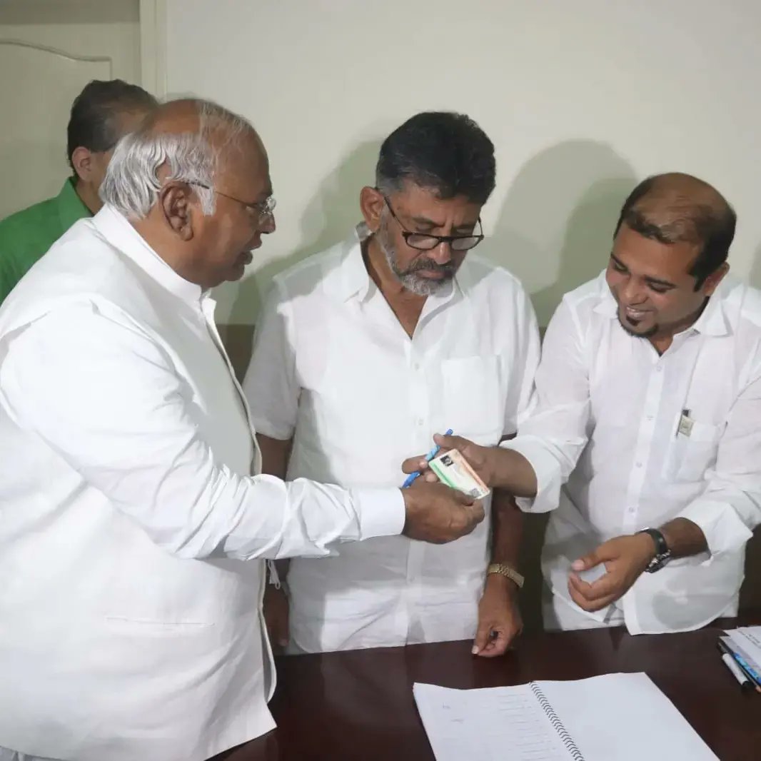 NagoreVsa's tweet photo. Great moments in my life today to get an opportunity to work as an election officer today to @kharge ji in #Karnataka 

Thank you for the opportunity  sister @SyedHazeena ji https://t.co/D1JHgWkxnQ