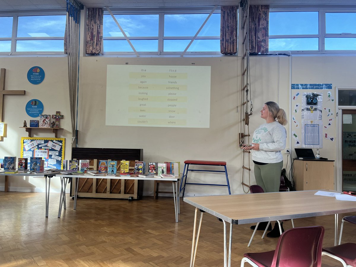 Catherine443's tweet photo. We were so lucky to have the expert that is @c_mackechnie visit us today! Charlotte’s passion and knowledge about phonics, reading and early writing is infectious. Thank you Charlotte 🌈 https://t.co/rDmRCNDRsz