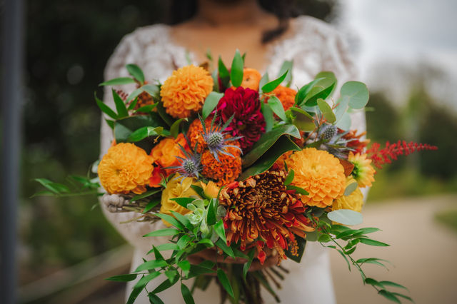 Officially ushering in alllllll the Fall things with this gorgeous arrangement. 🍂🍁🤩

#weddingseason #nashvillewedding #nashvilletn #photographytip #photooftheday #candidphoto #weddingphoto #destinationwedding #elopement #weddingplanning #weddingtrend #weddingflorals #flo