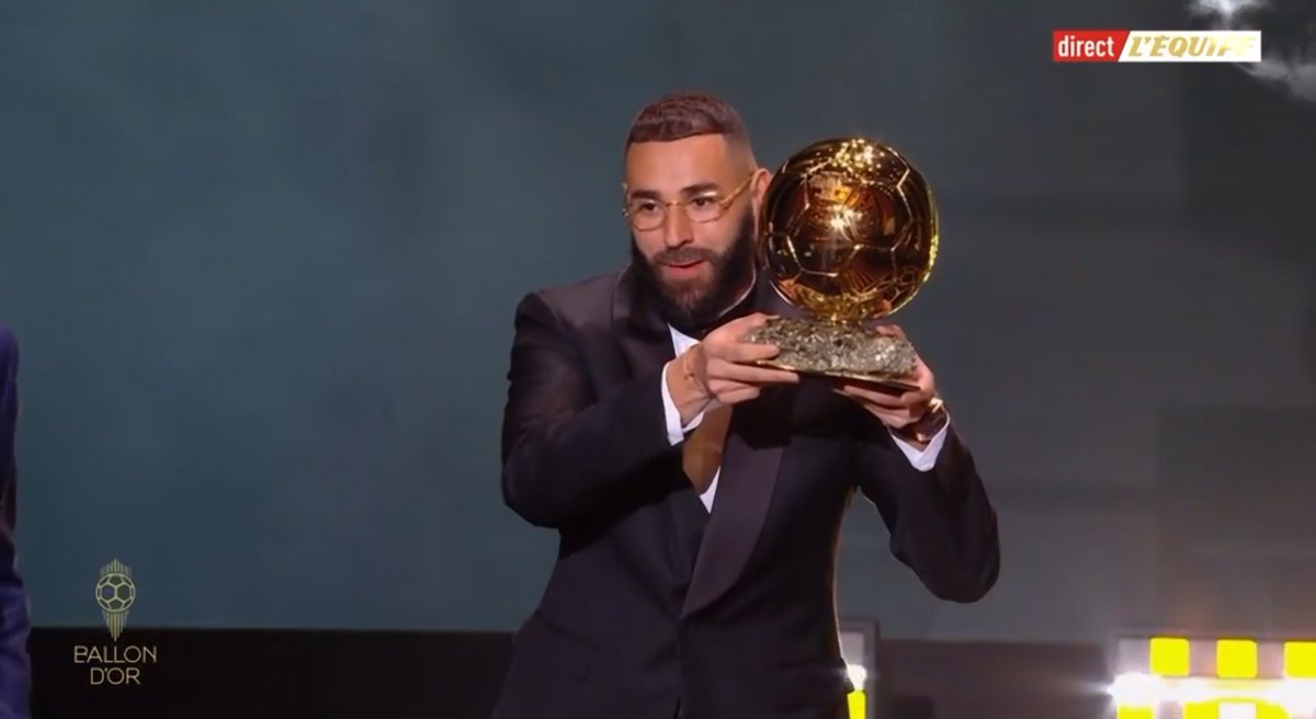 Bea_draper0's tweet photo. Tout éteindre, je devrais ⚔️💫☄️. 
#BallonDor #Nueveday #Alhamdoulilah https://t.co/KXbtEbBoUD