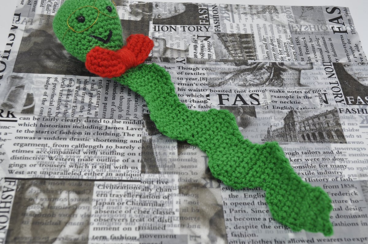 solveigakiran1's tweet photo. Bookworm crochet bookmark book lover gift https://t.co/DJEqmlA2tQ #craftychaching #CraftBizParty #TMTinsta #HandmadeHour #shopindie #htlmphour #Caturday #supportsmallbusiness #Womeninbusiness #Pottiteam #CrochetBookmark https://t.co/jdcQG9aK63