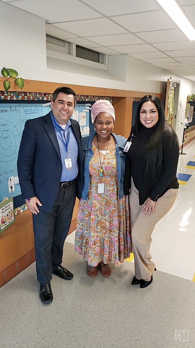 JessicaDavis456's tweet image. Shoutout to my amazing mentor @MissJudyCastro &amp;amp; her Lead @DISDcamposeco for coming out to support me @DanielWebsterES !! We want to thank the wonderful Ms.Ansah for having us join her class today! We were amping up the ENGAGEMENT in Amplify! #learningisalwaysfun #support