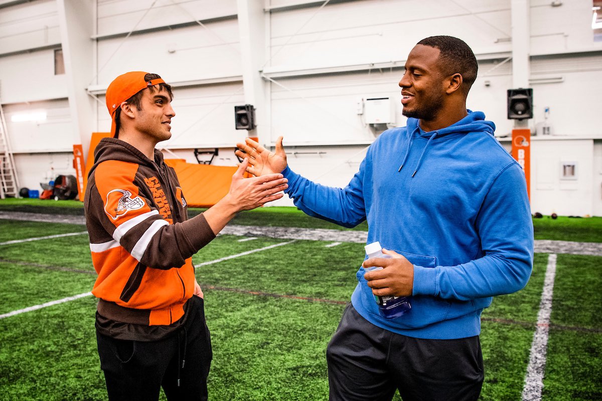 BrownsGiveBack's tweet photo. This weekend, we hosted Nate Warner through @ASWDayton to help make his wish of meeting the @Browns come true. 

Coach Stefanski, Nick Chubb and the rest of the team helped make that dream a reality 🌟 https://t.co/kLTz0GzetV