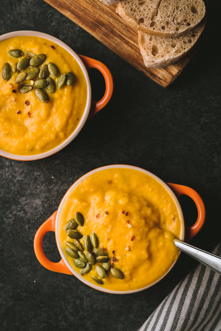 It's a simple soup recipe for any chilly day. 🥶
Butternut squash soup. 🎃 Una receta simple de sopa de calabaza tipo moscada cuando hace frio. 🎃 malenanutricion.com/butternut-squa…