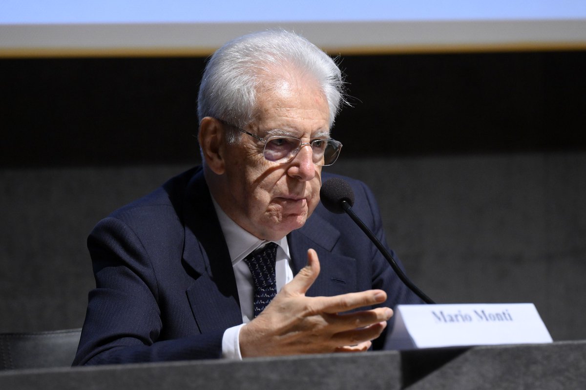 istbrunoleoni's tweet photo. "Una politica di Quantitative Easing prolungata nel tempo ha l'effetto collaterale di disincentivare le riforme strutturali. Una scelta" - riflette @SenatoreMonti - "che si muove in direzione opposta rispetto al pensiero elaborato a Chicago"
#StoriaMonetariaUSA #IBLLibri https://t.co/sQZnDHLIoL