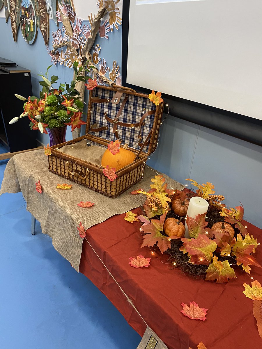 AndreaSmith137's tweet photo. Loved starting my week creating our GUPS Harvest Collection Station with these creative ladies. Looking forward to seeing it fill up throughout the week!🥦🍅🥕🧅 https://t.co/6EURG1Qt9V